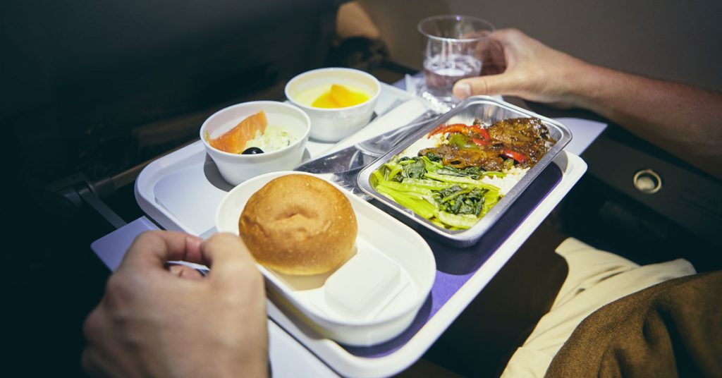 Pourquoi la nourriture vous semble-t-elle si fade pendant un vol en avion ?